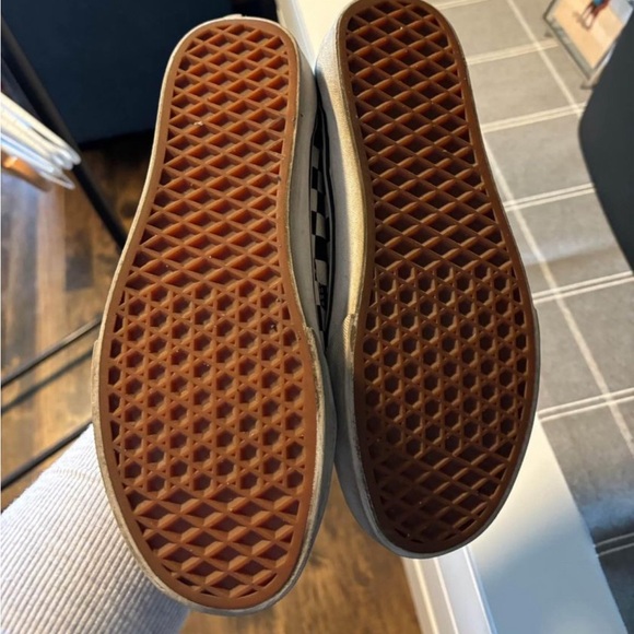 Vans shoes size 8. Used like new - Picture 2 of 3